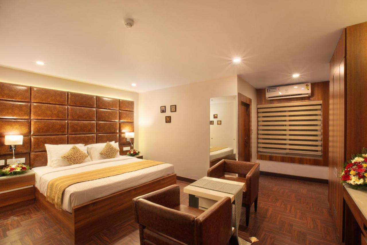 Hotel Kings Empire Kochi Extérieur photo