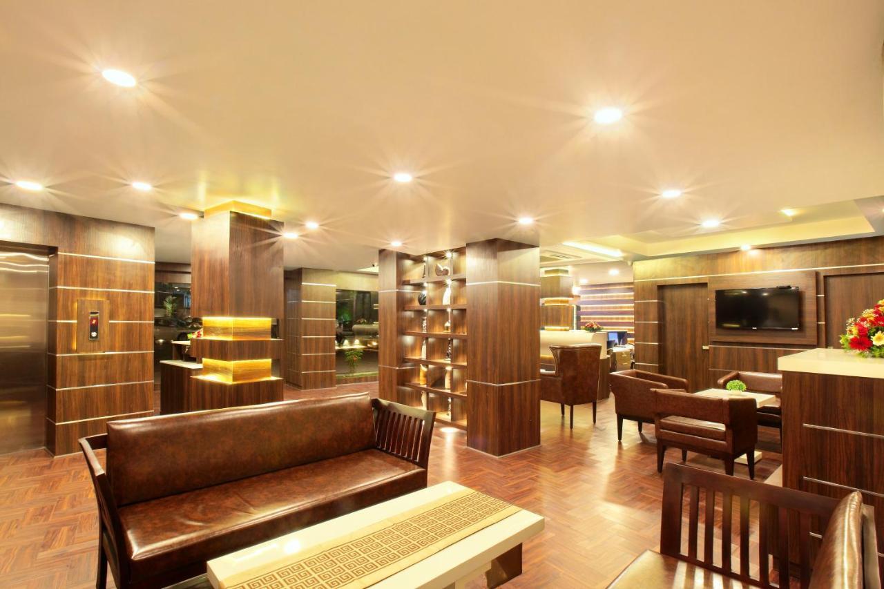 Hotel Kings Empire Kochi Extérieur photo