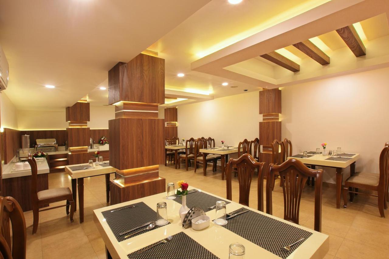 Hotel Kings Empire Kochi Extérieur photo